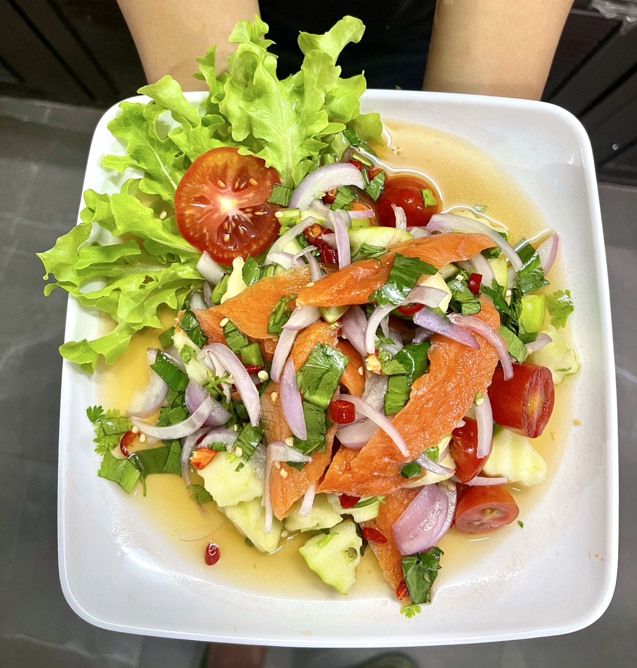 ยำปลาแซลมอน